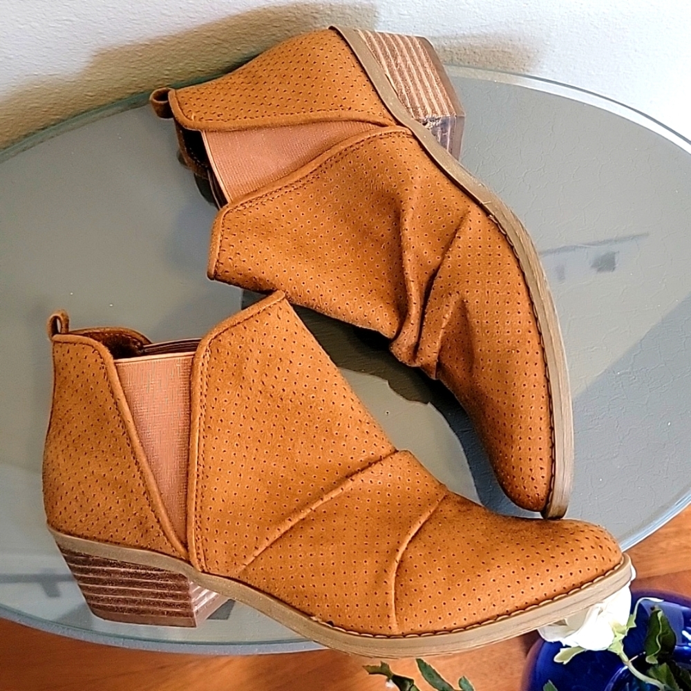 Report Slip On Ankle Booties - Picture 3 of 7